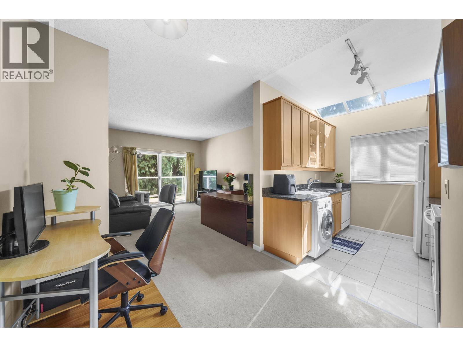 302 827 W 16 Street, North Vancouver, British Columbia  V7P 1R2 - Photo 5 - R3026603