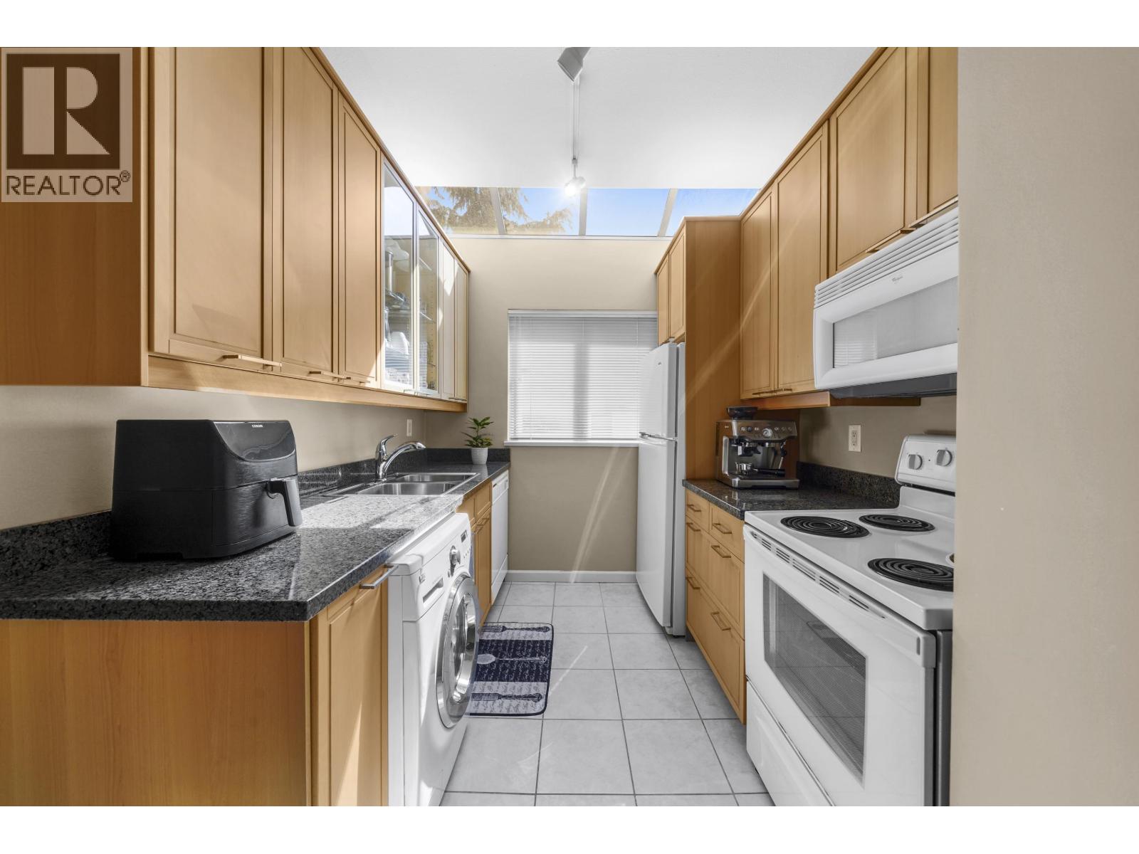 302 827 W 16 Street, North Vancouver, British Columbia  V7P 1R2 - Photo 7 - R3026603