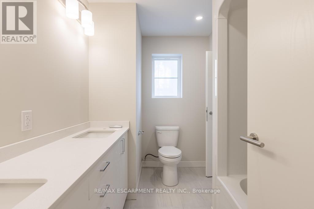 209 - 123 Lincoln Street, Welland, Ontario  L3C 6P8 - Photo 12 - X12423397
