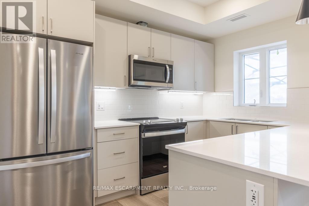 209 - 123 Lincoln Street, Welland, Ontario  L3C 6P8 - Photo 4 - X12423397