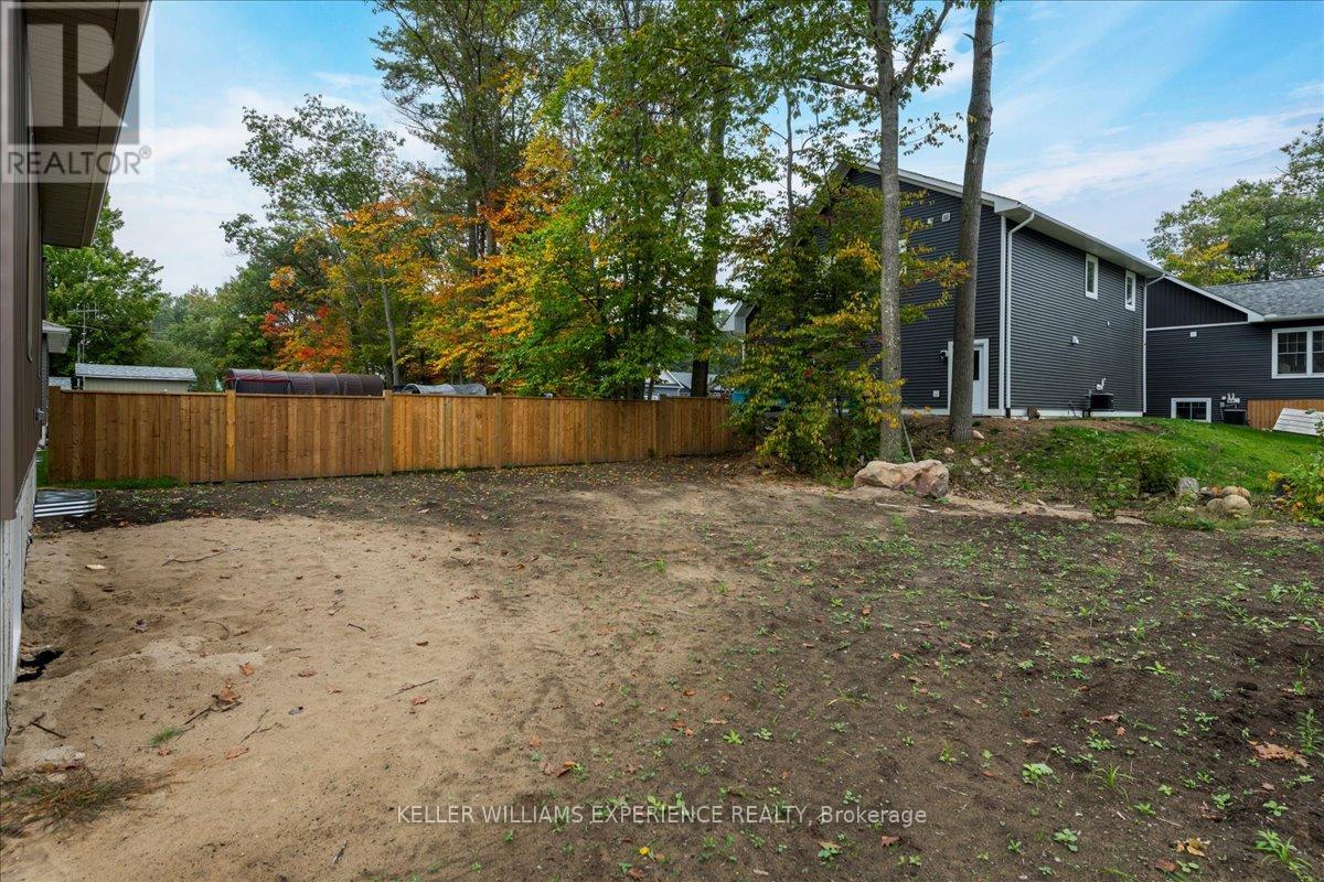 145 Pine Street W, Gravenhurst, Ontario  P1P 1B1 - Photo 11 - X12401478