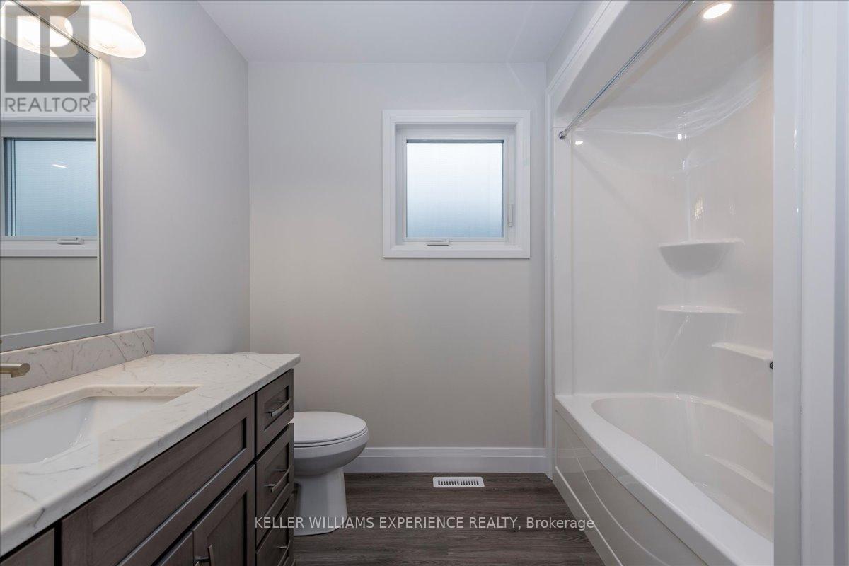 145 Pine Street W, Gravenhurst, Ontario  P1P 1B1 - Photo 14 - X12401478