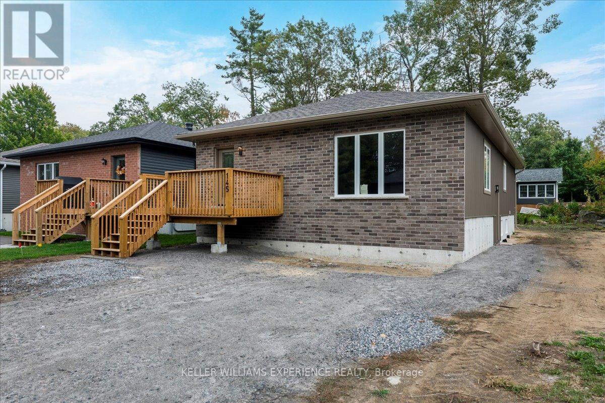 145 Pine Street W, Gravenhurst, Ontario  P1P 1B1 - Photo 3 - X12401478