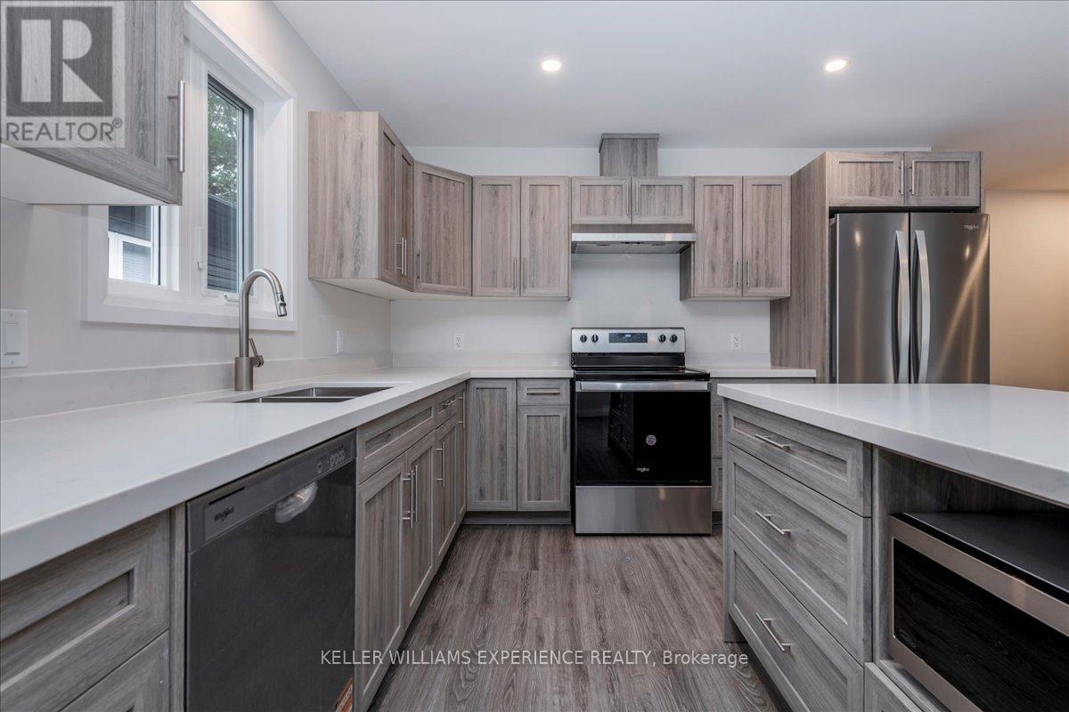 145 Pine Street W, Gravenhurst, Ontario  P1P 1B1 - Photo 8 - X12401478