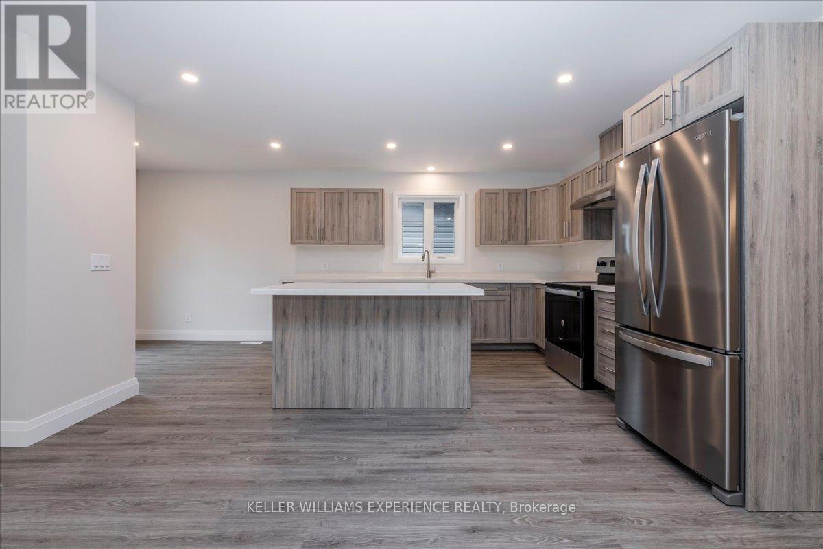 145 Pine Street W, Gravenhurst, Ontario  P1P 1B1 - Photo 7 - X12401478