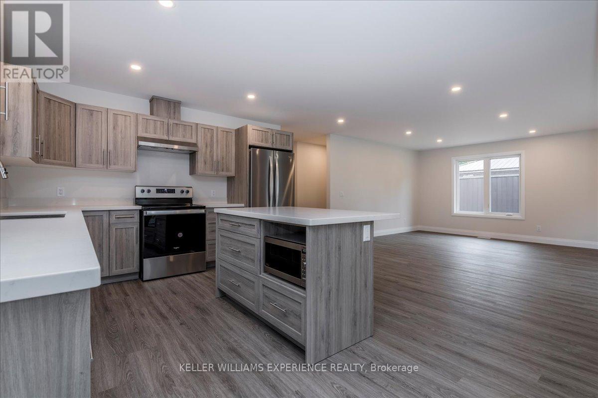 145 Pine Street W, Gravenhurst, Ontario  P1P 1B1 - Photo 6 - X12401478