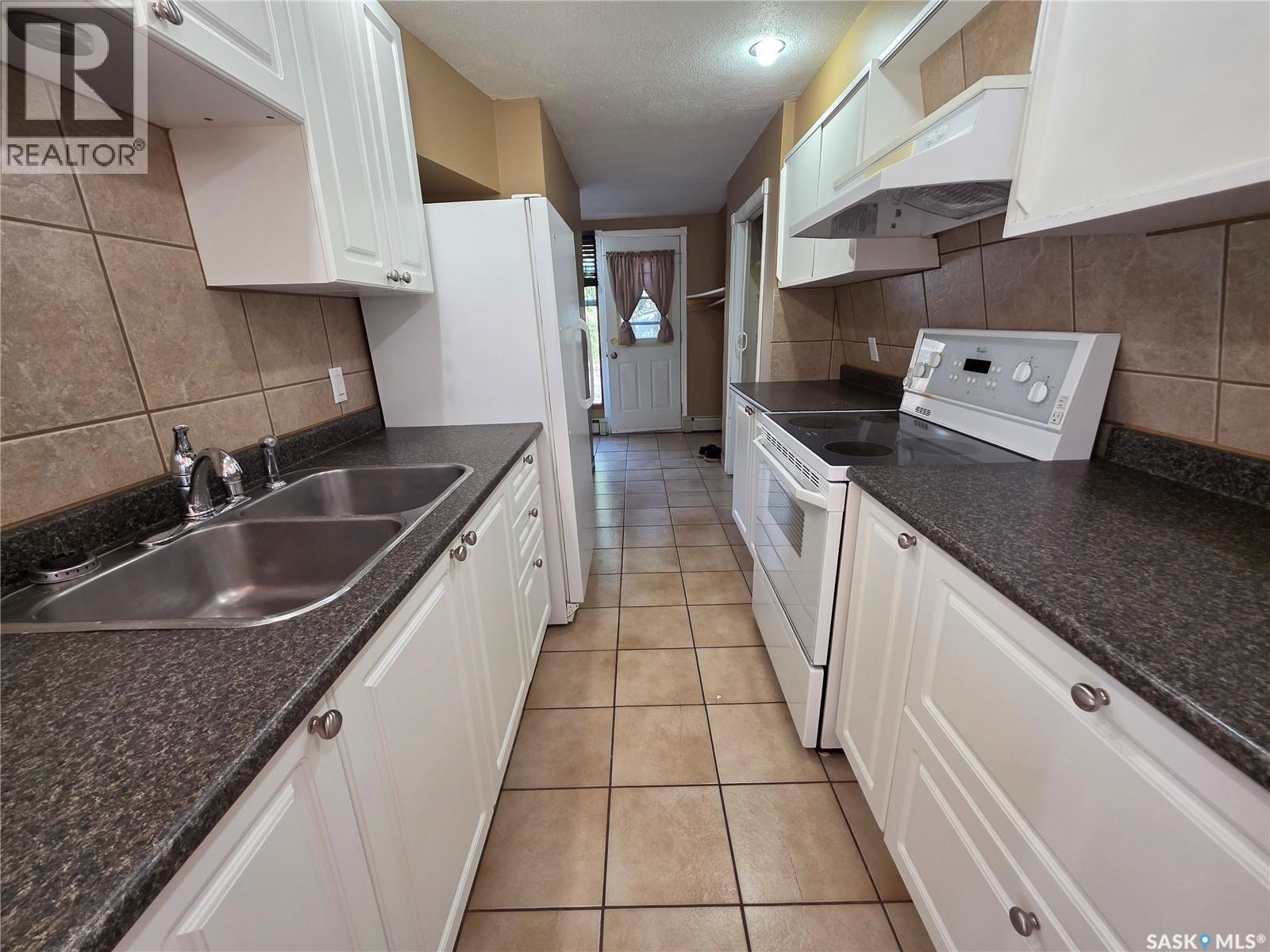 315 Willoughby Street, Herbert, Saskatchewan  S0H 2A0 - Photo 3 - SK019207