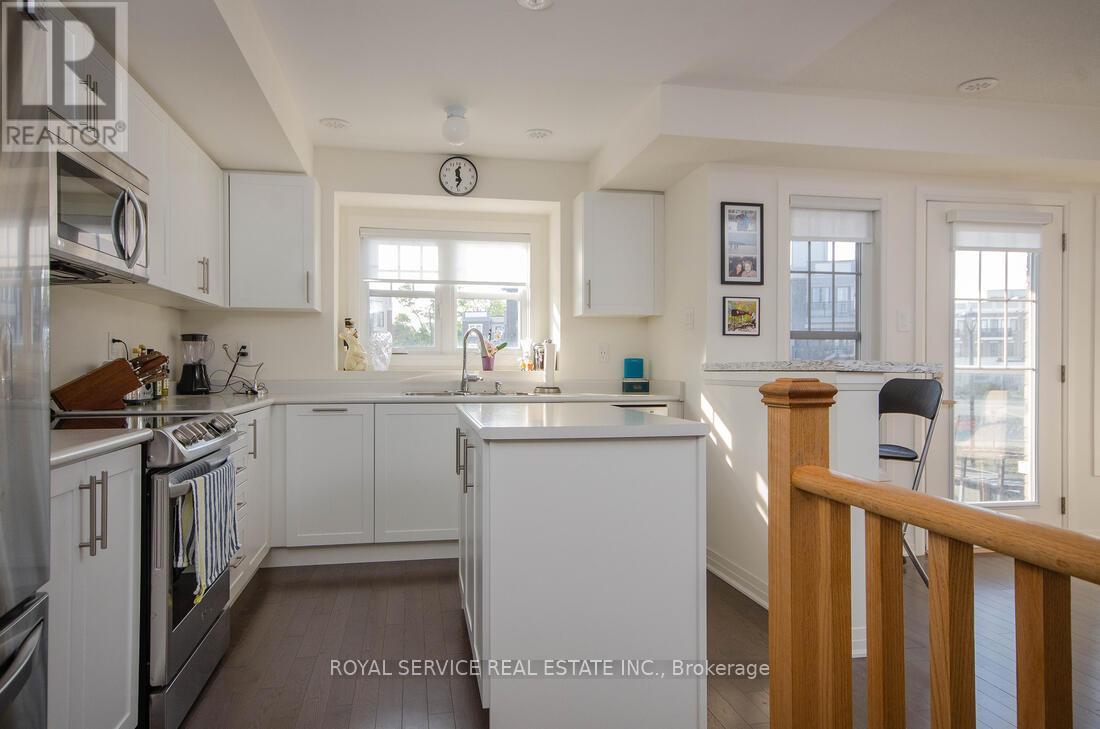114 King William Way, Clarington, Ontario  L1C 7E8 - Photo 4 - E12423659
