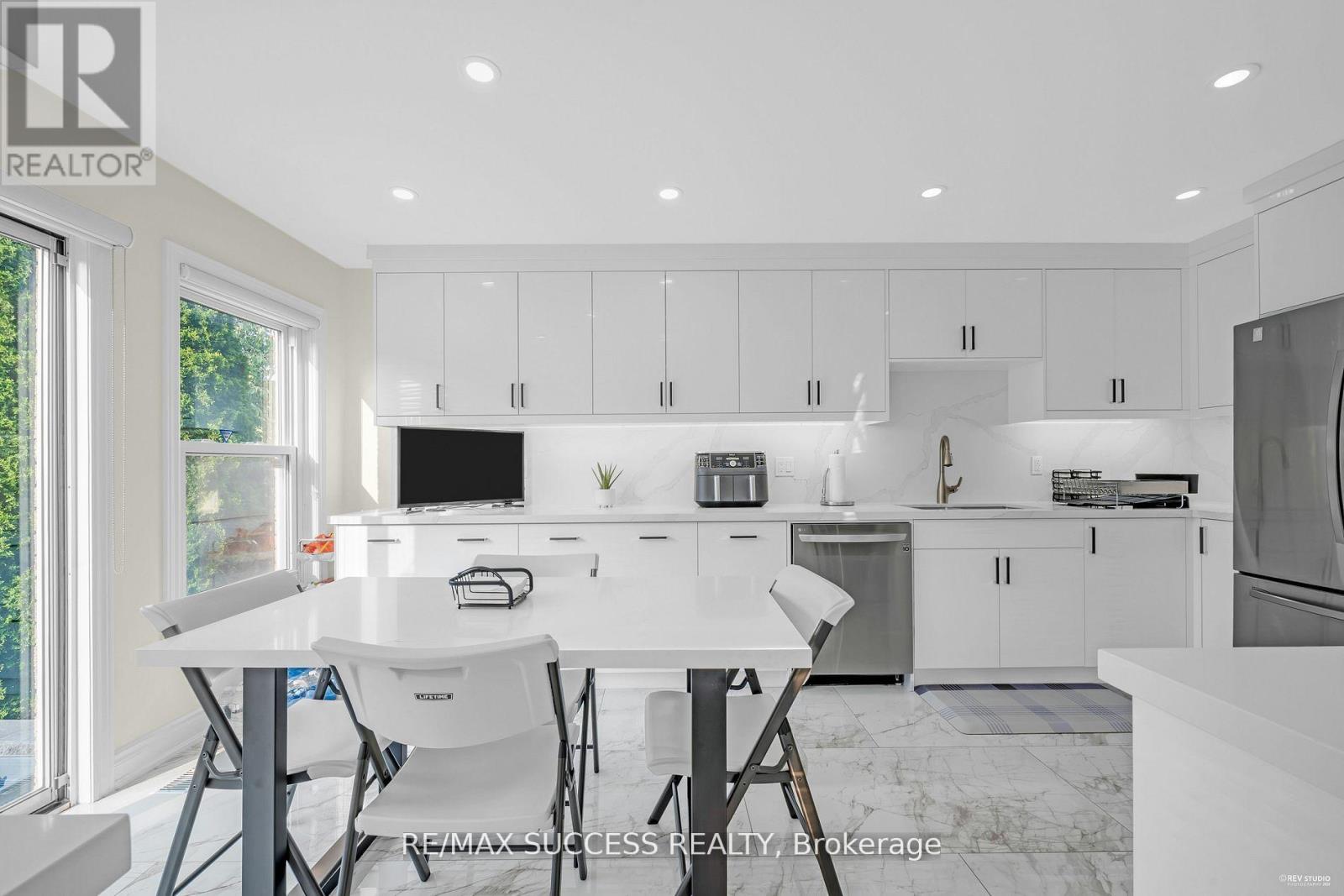63 Blue Spruce Street, Brampton, Ontario  L6R 1C4 - Photo 10 - W12423001