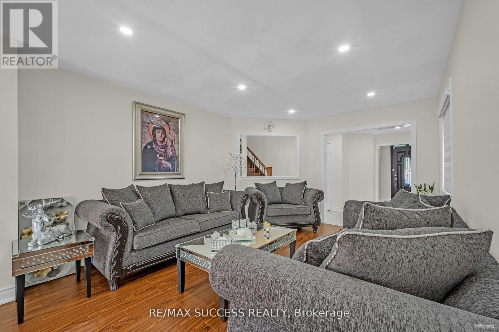 63 Blue Spruce Street, Brampton, Ontario  L6R 1C4 - Photo 7 - W12423001