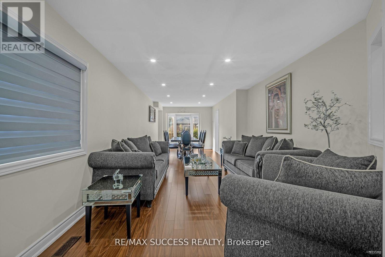 63 Blue Spruce Street, Brampton, Ontario  L6R 1C4 - Photo 6 - W12423001