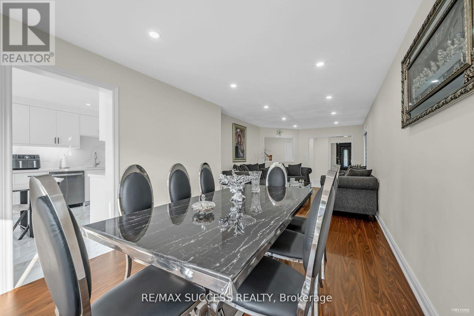 63 Blue Spruce Street, Brampton, Ontario  L6R 1C4 - Photo 8 - W12423001