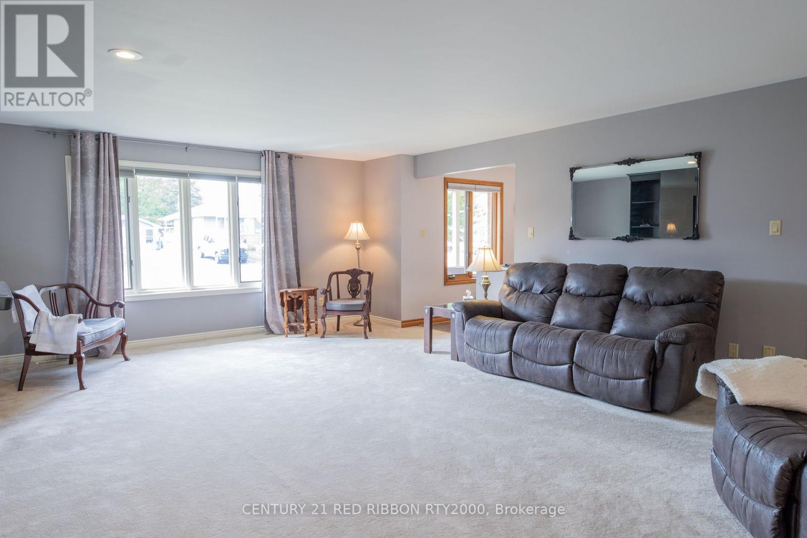 51 Queen Street, Strathroy-Caradoc, Ontario  N7G 2H5 - Photo 12 - X12423645