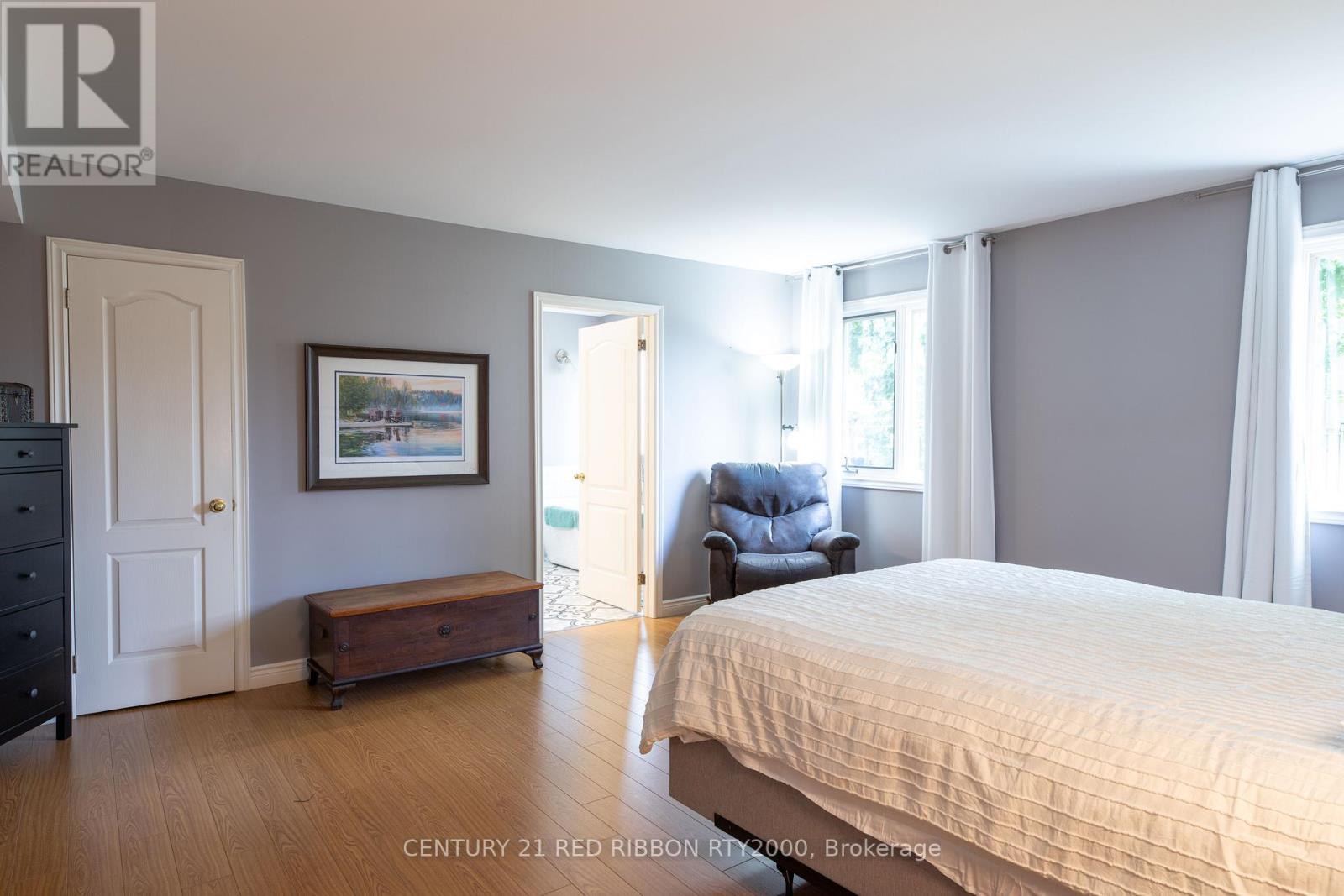 51 Queen Street, Strathroy-Caradoc, Ontario  N7G 2H5 - Photo 14 - X12423645