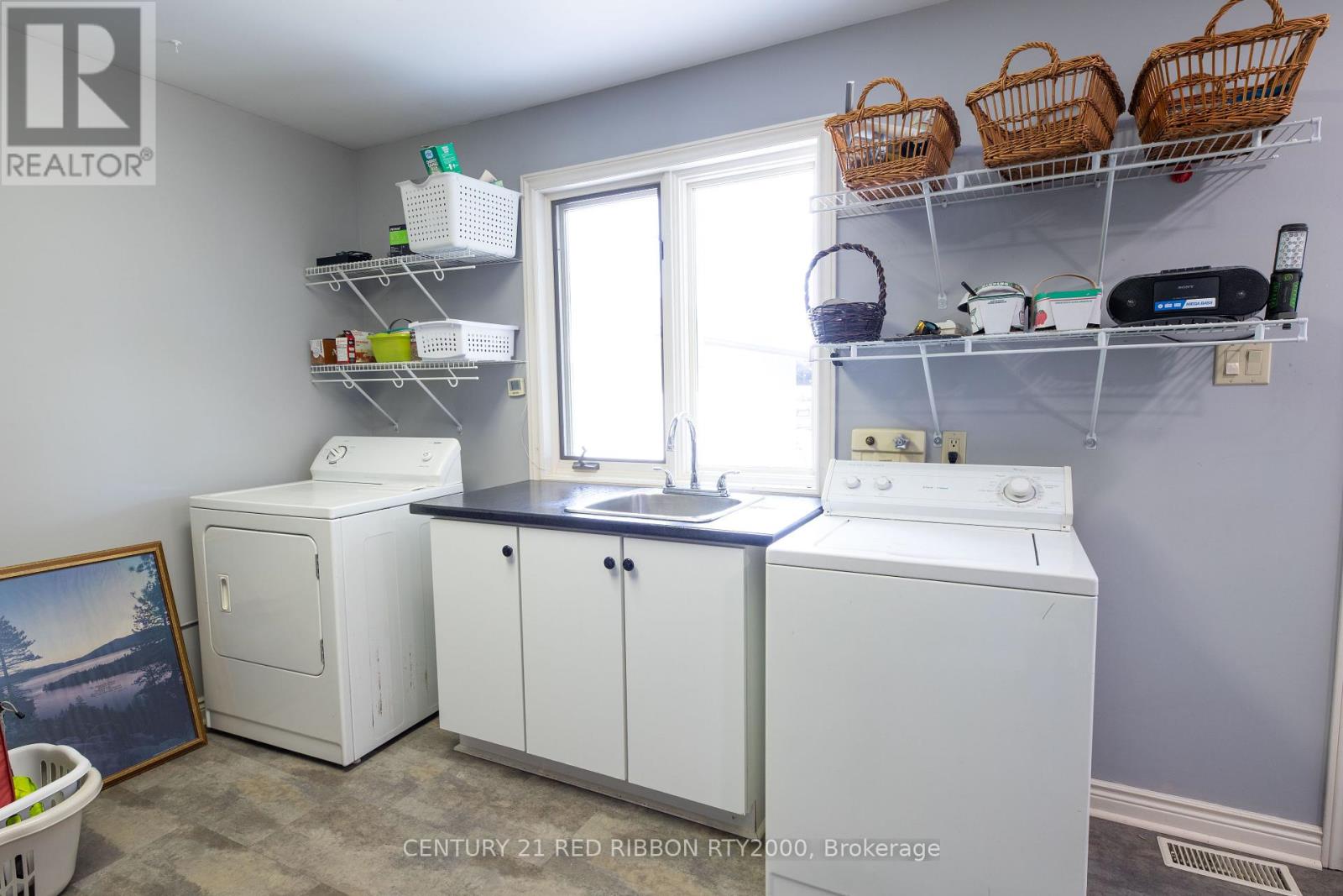 51 Queen Street, Strathroy-Caradoc, Ontario  N7G 2H5 - Photo 19 - X12423645