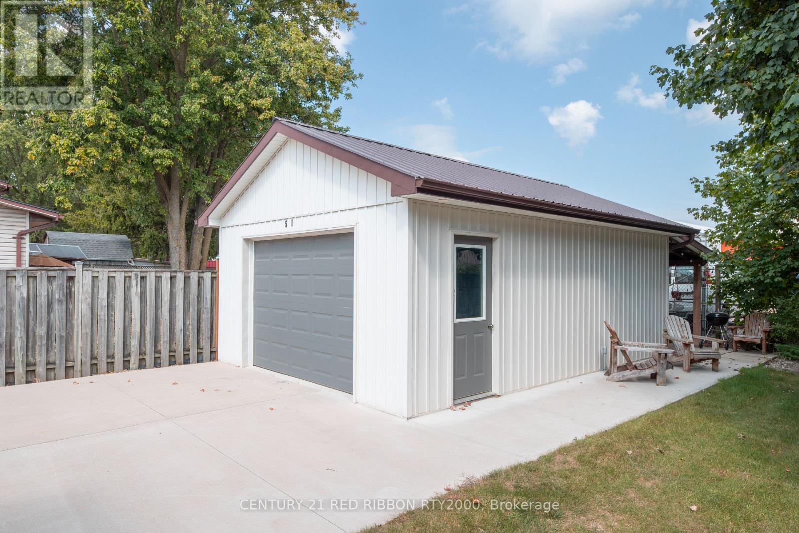 51 Queen Street, Strathroy-Caradoc, Ontario  N7G 2H5 - Photo 37 - X12423645