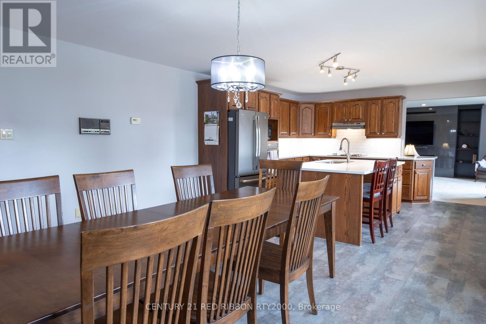 51 Queen Street, Strathroy-Caradoc, Ontario  N7G 2H5 - Photo 9 - X12423645