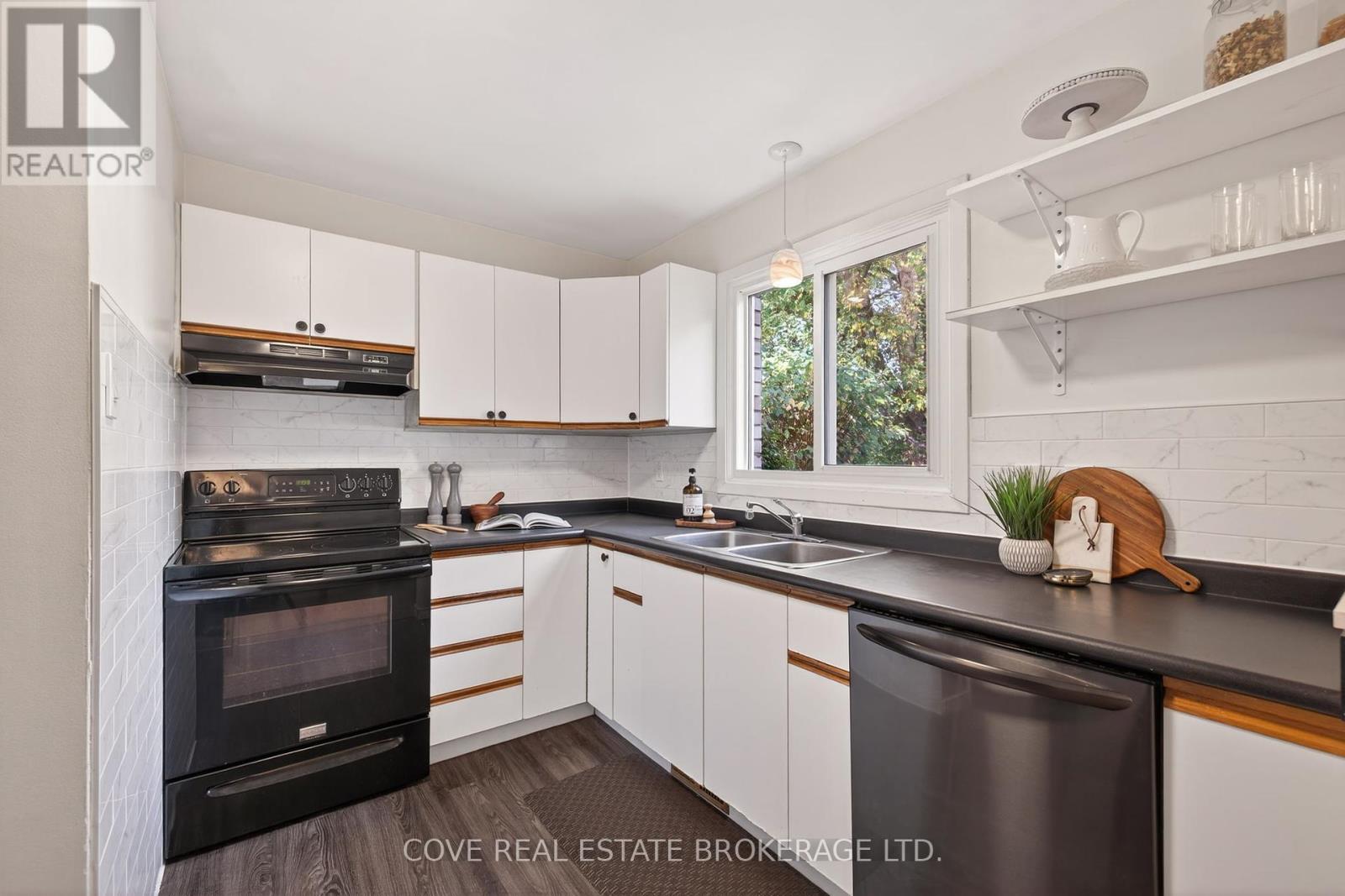 40 Hawkesbury Avenue, London East, Ontario  N5V 2K1 - Photo 12 - X12423656