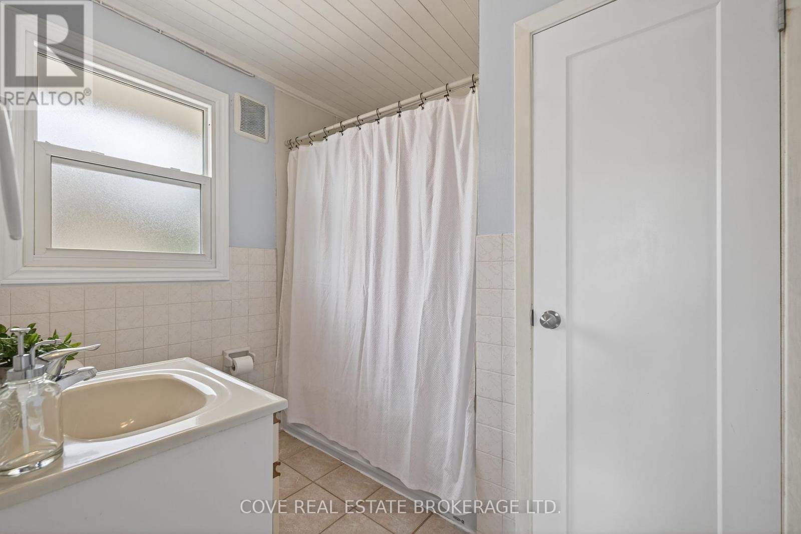 40 Hawkesbury Avenue, London East, Ontario  N5V 2K1 - Photo 23 - X12423656
