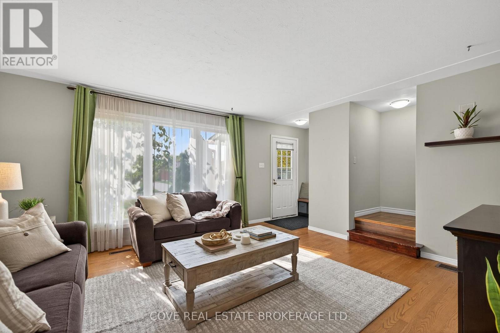 40 Hawkesbury Avenue, London East, Ontario  N5V 2K1 - Photo 5 - X12423656