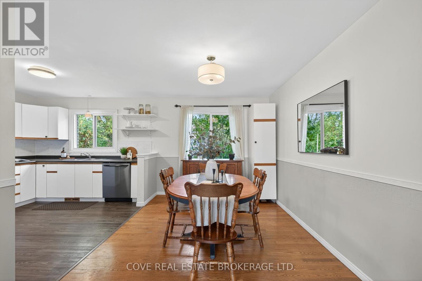 40 Hawkesbury Avenue, London East, Ontario  N5V 2K1 - Photo 8 - X12423656