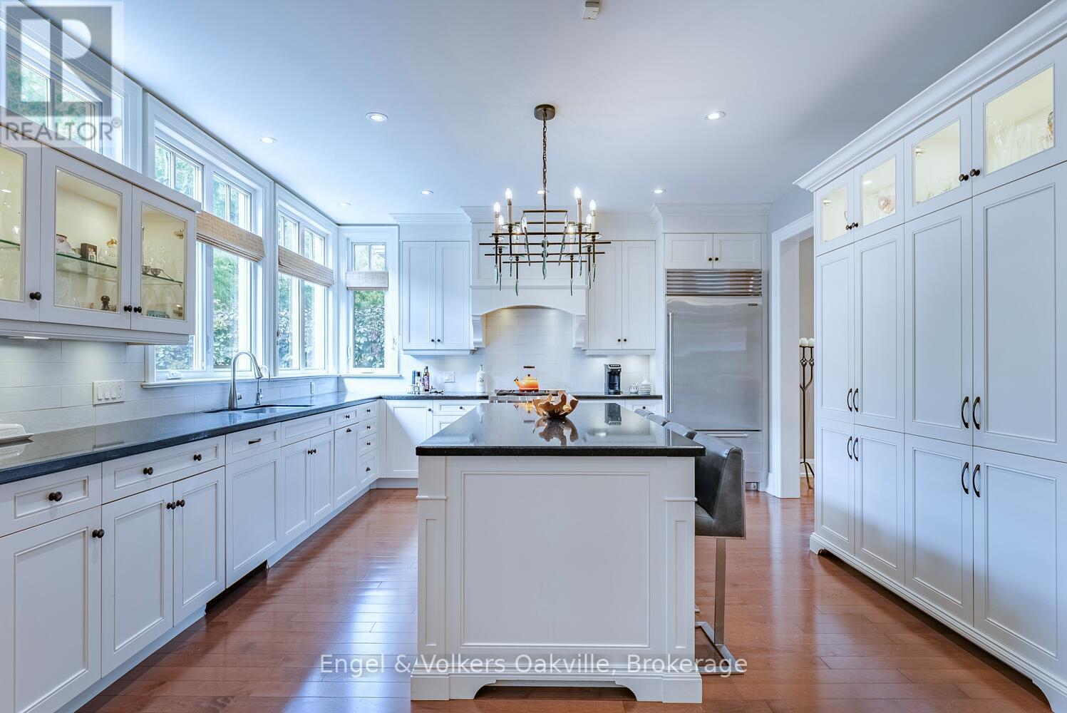 468 Wedgewood Drive, Oakville, Ontario  L6J 4S7 - Photo 10 - W12423610