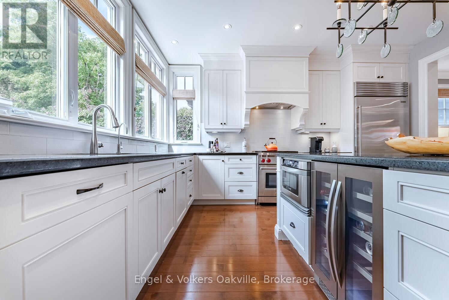 468 Wedgewood Drive, Oakville, Ontario  L6J 4S7 - Photo 12 - W12423610