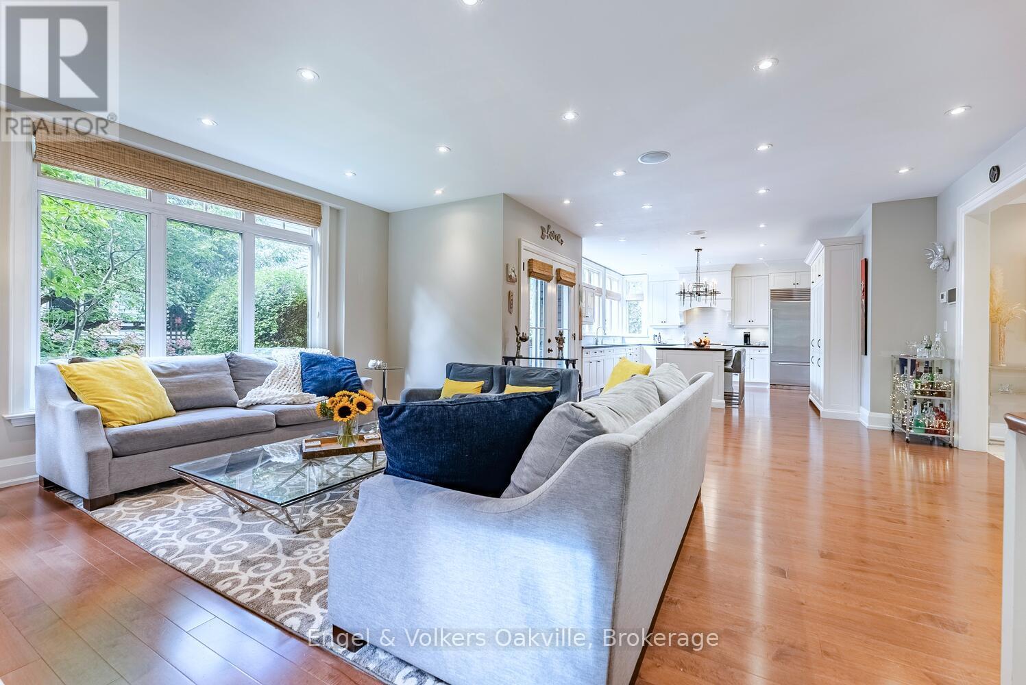 468 Wedgewood Drive, Oakville, Ontario  L6J 4S7 - Photo 16 - W12423610