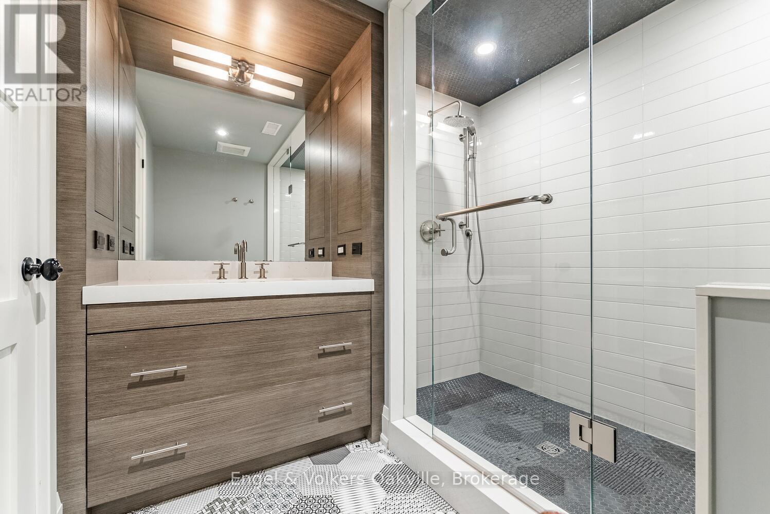 468 Wedgewood Drive, Oakville, Ontario  L6J 4S7 - Photo 44 - W12423610