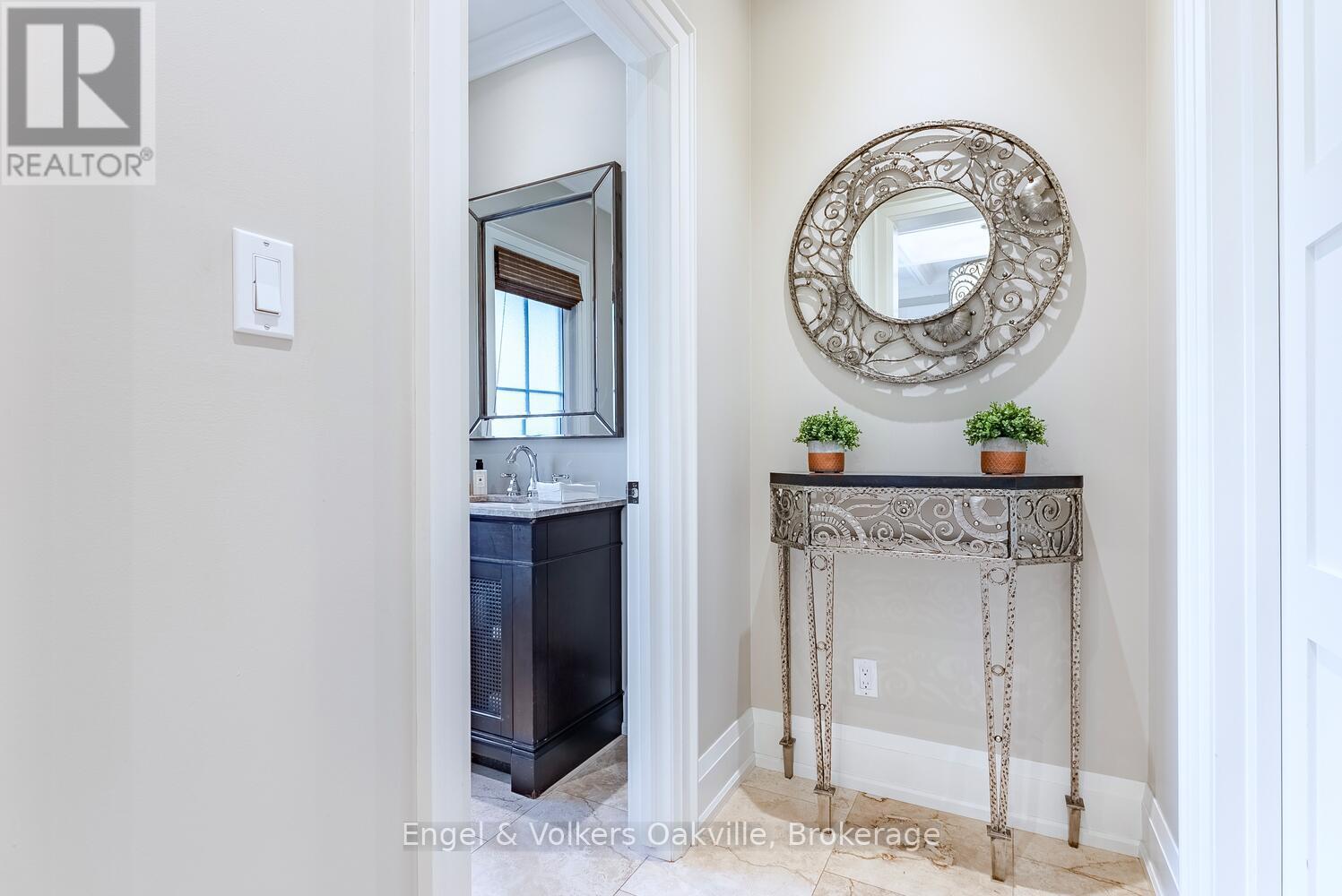 468 Wedgewood Drive, Oakville, Ontario  L6J 4S7 - Photo 8 - W12423610