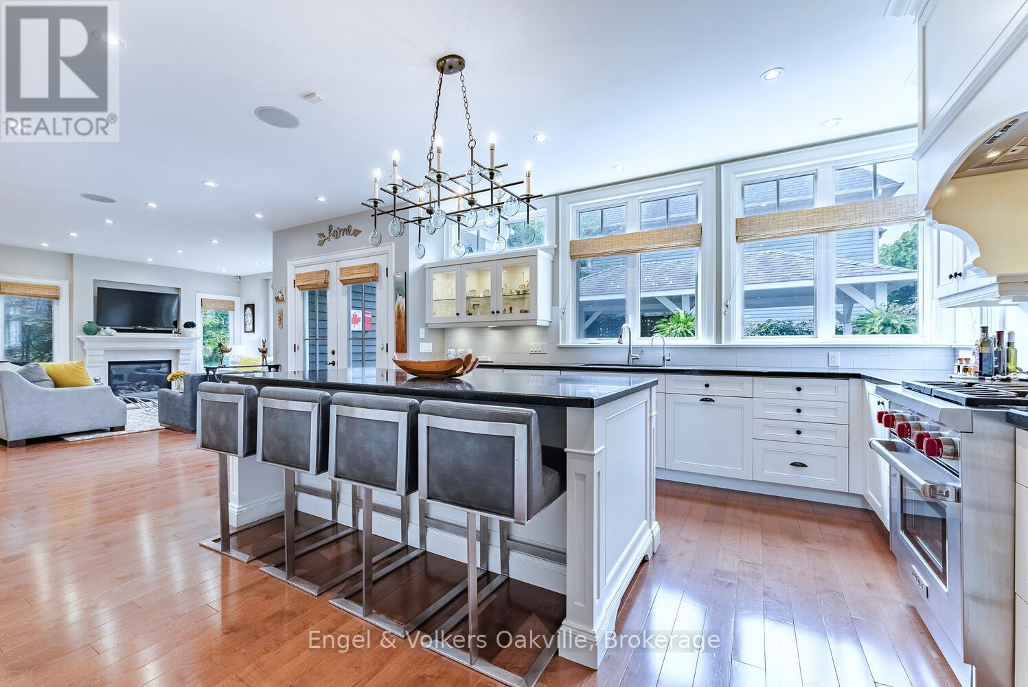 468 Wedgewood Drive, Oakville, Ontario  L6J 4S7 - Photo 9 - W12423610