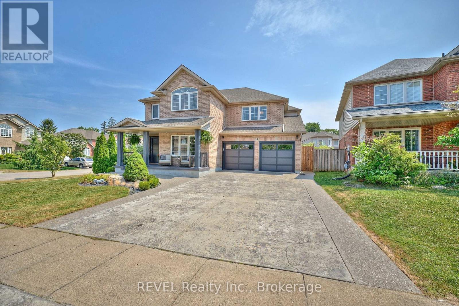 15 Fosh Court, St. Catharines, Ontario  L2S 4A9 - Photo 2 - X12423675