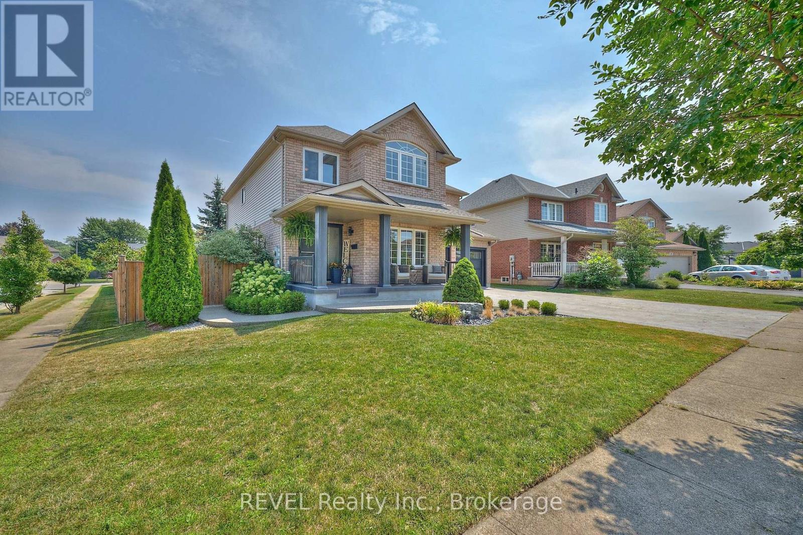 15 Fosh Court, St. Catharines, Ontario  L2S 4A9 - Photo 3 - X12423675