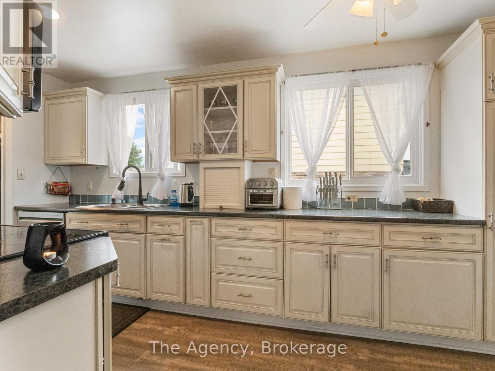 47 Canterbury Drive, St. Catharines, Ontario  L2P 3M6 - Photo 11 - X12423687