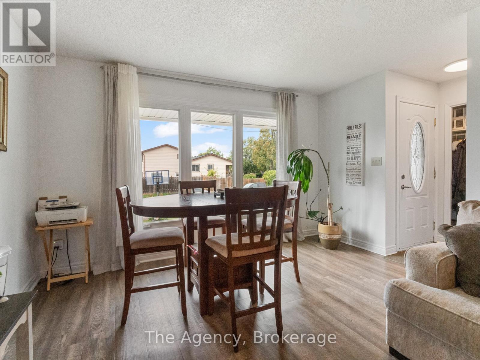 47 Canterbury Drive, St. Catharines, Ontario  L2P 3M6 - Photo 4 - X12423687