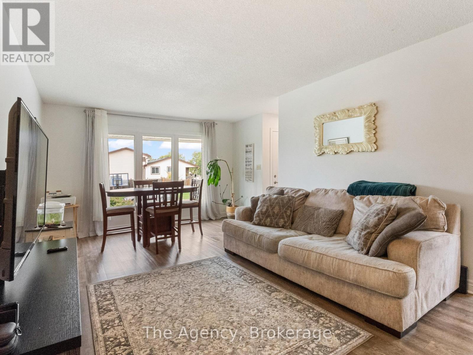 47 Canterbury Drive, St. Catharines, Ontario  L2P 3M6 - Photo 5 - X12423687
