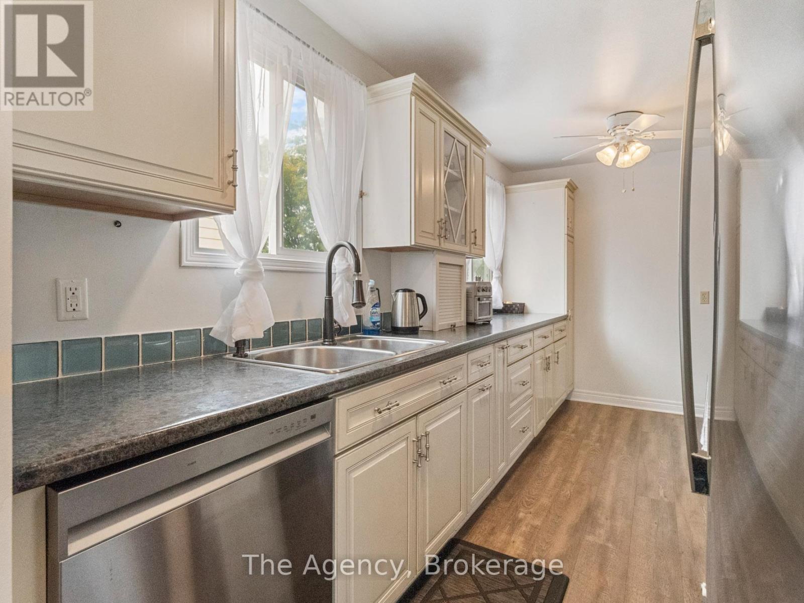 47 Canterbury Drive, St. Catharines, Ontario  L2P 3M6 - Photo 9 - X12423687