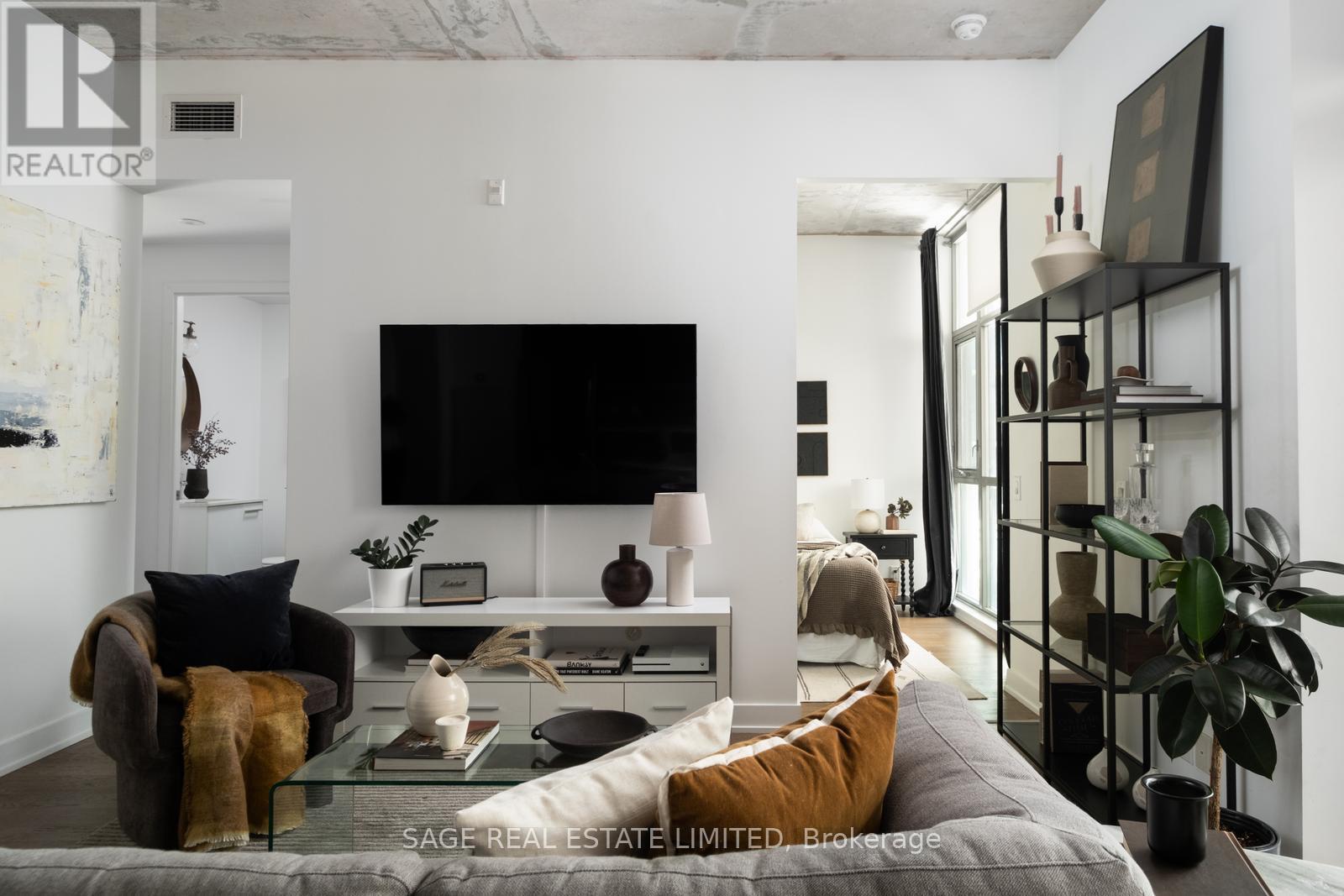 401 - 2 GLADSTONE AVENUE, Toronto, Ontario