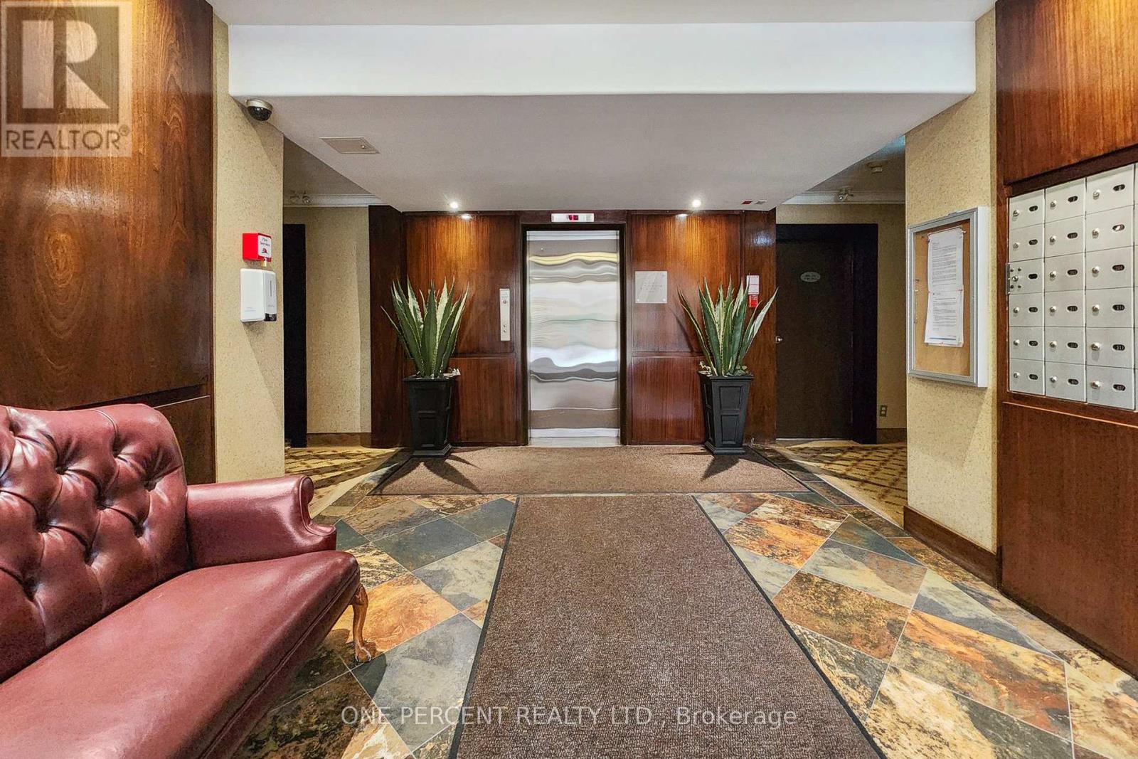 206 - 2550 Bathurst Street, Toronto (Forest Hill North), Ontario  M6B 2Z2 - Photo 3 - C12423488