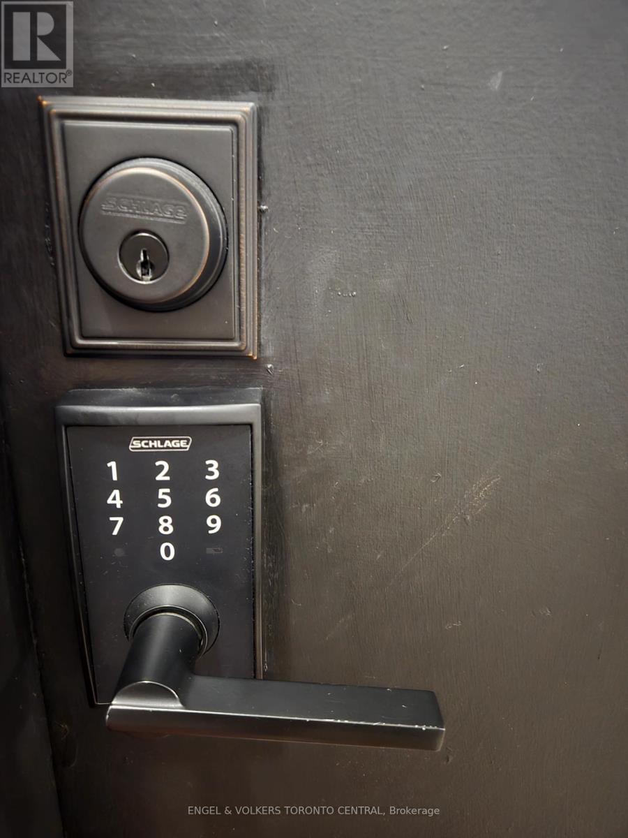 650 1/2 Queen Street W, Toronto, Ontario  M6J 1E4 - Photo 23 - C12423549