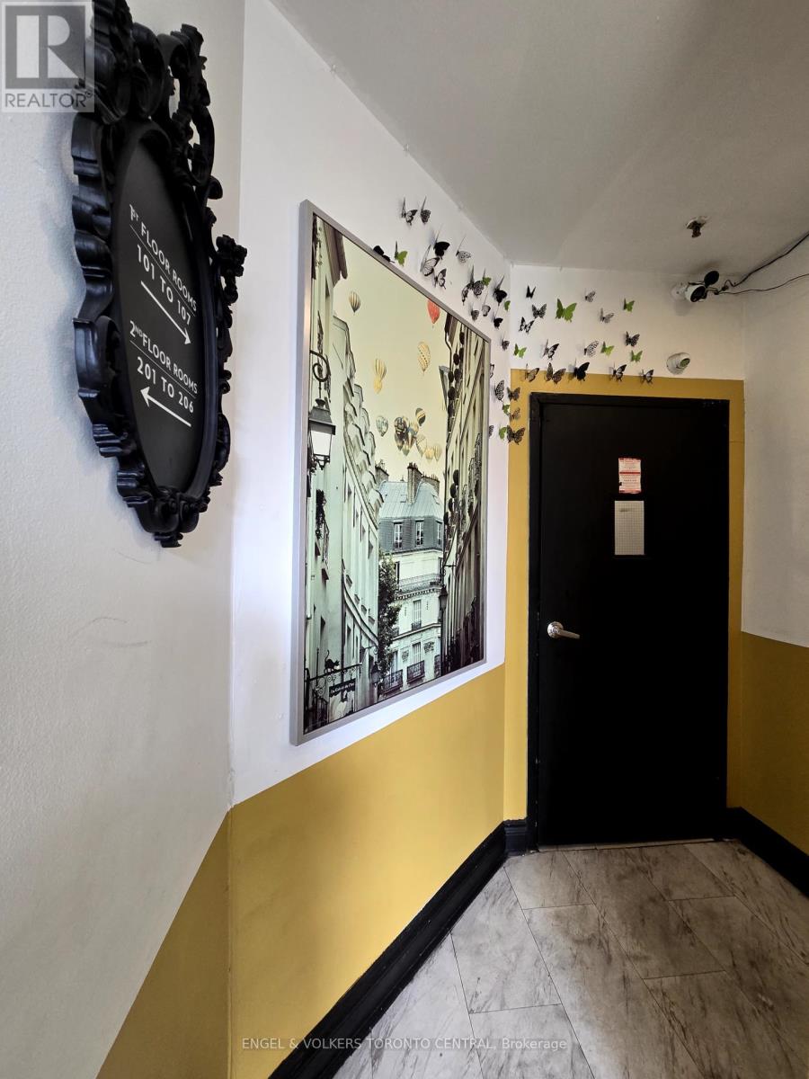 650 1/2 Queen Street W, Toronto, Ontario  M6J 1E4 - Photo 4 - C12423549