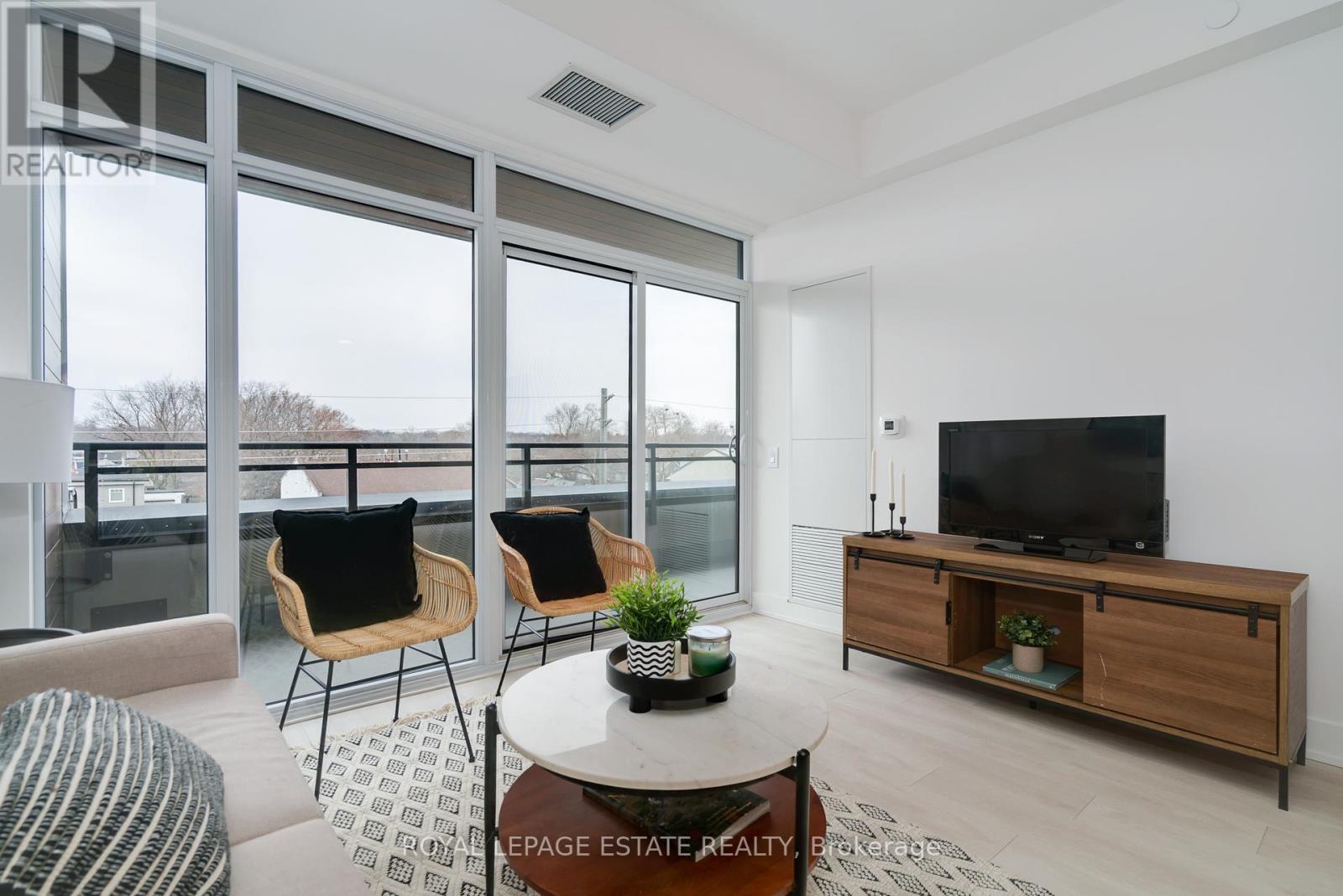 404 - 1285 Queen Street E, Toronto, Ontario  M4L 0B6 - Photo 3 - E12423472