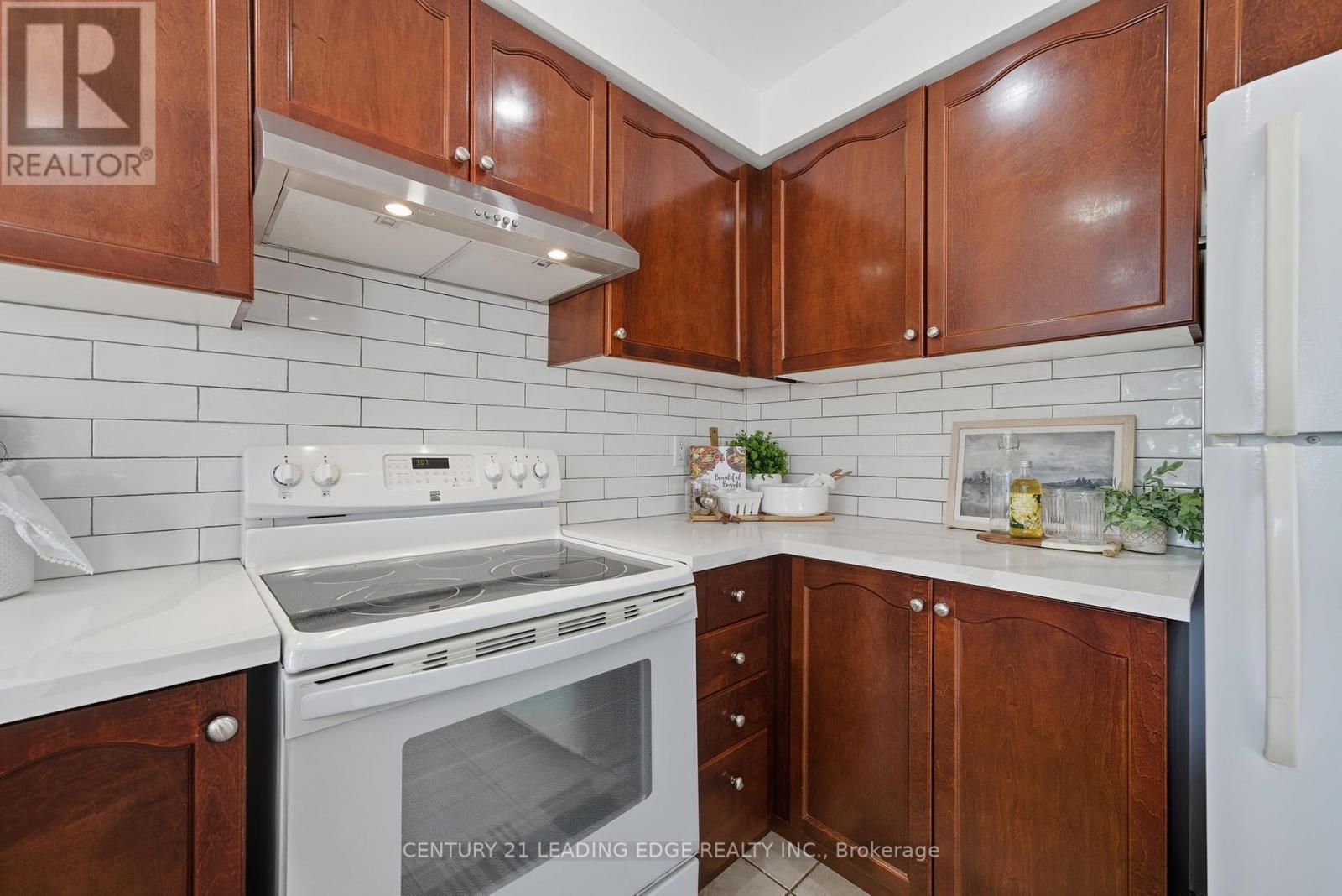 9 Mccartney Avenue, Whitby, Ontario  L1R 2Y3 - Photo 10 - E12423573