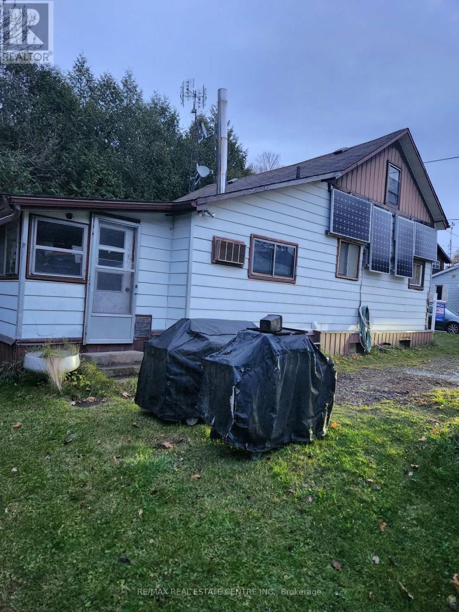 27 Scene Street, Halton Hills (Ac Acton), Ontario  L7J 1A1 - Photo 4 - W12389543
