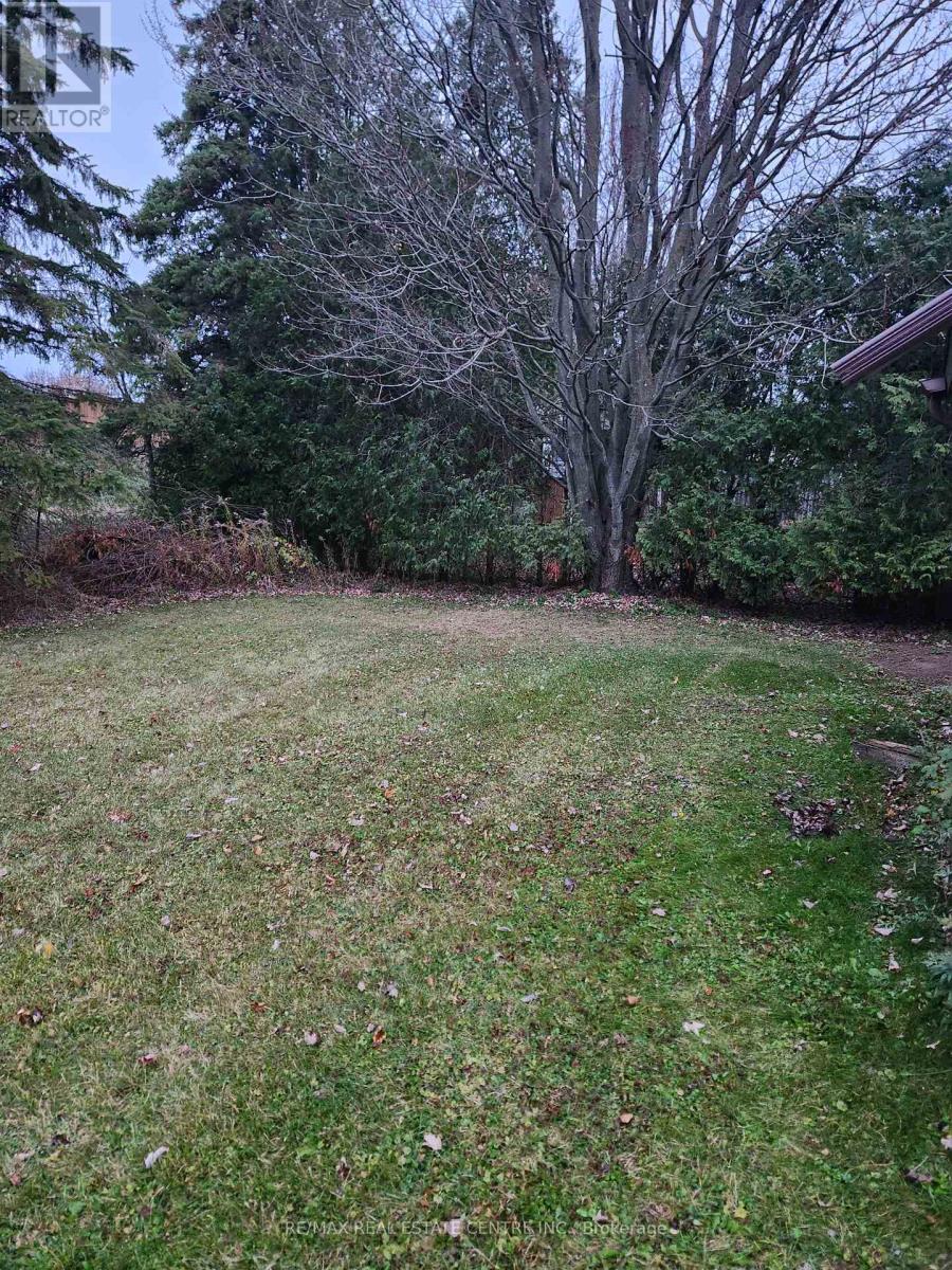 27 Scene Street, Halton Hills (Ac Acton), Ontario  L7J 1A1 - Photo 6 - W12389543