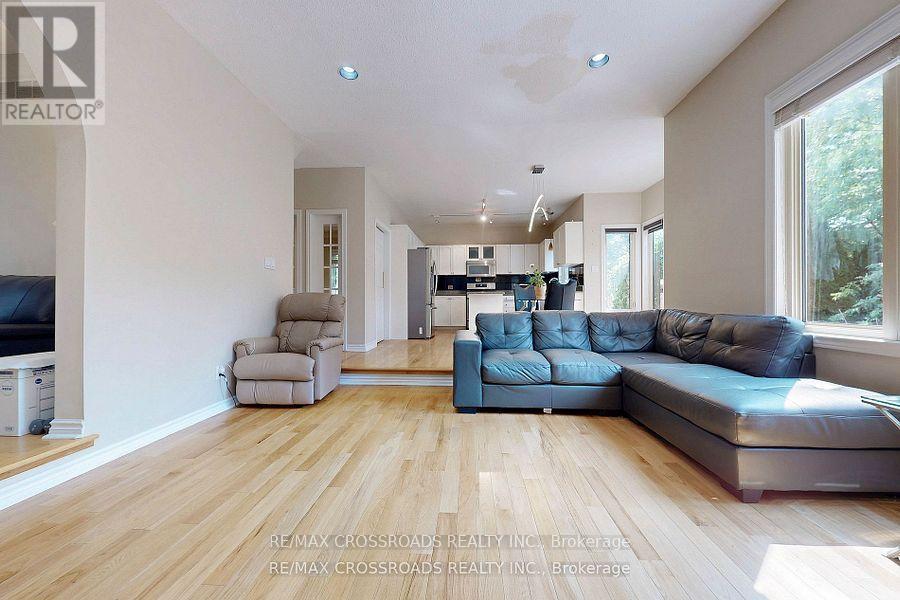 63 Baynards Lane, Richmond Hill, Ontario  L4C 9B6 - Photo 11 - N12423429