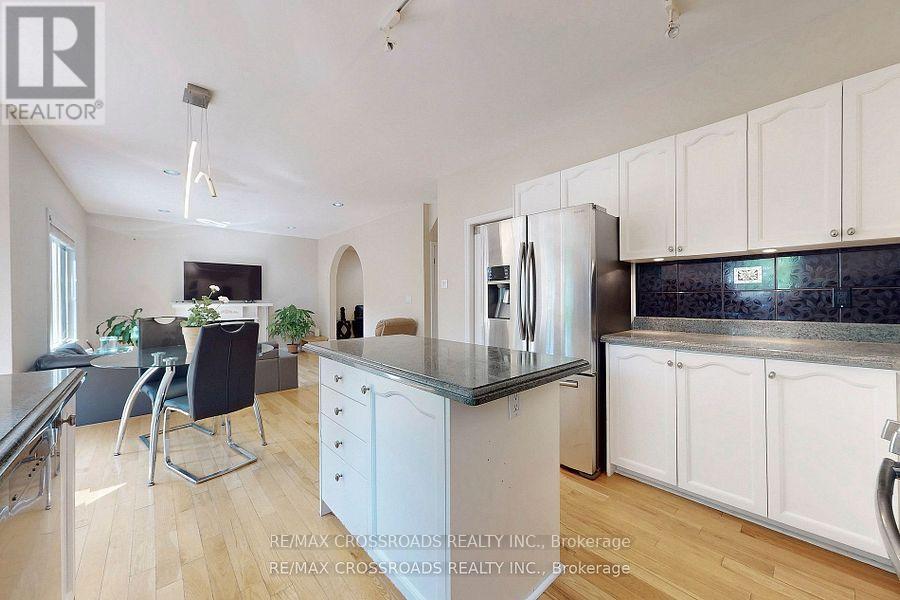 63 Baynards Lane, Richmond Hill, Ontario  L4C 9B6 - Photo 12 - N12423429