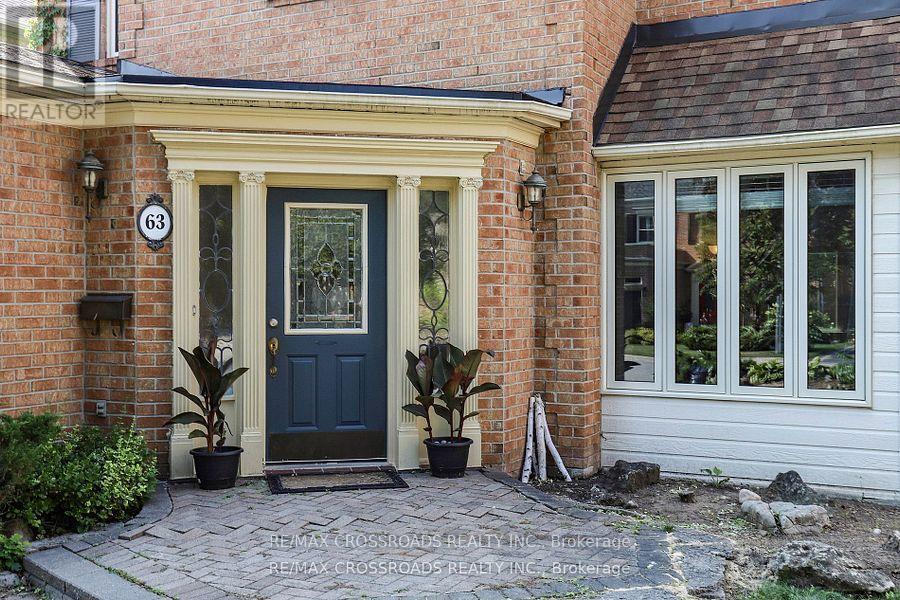 63 Baynards Lane, Richmond Hill, Ontario  L4C 9B6 - Photo 2 - N12423429