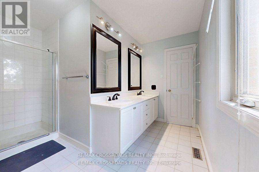 63 Baynards Lane, Richmond Hill, Ontario  L4C 9B6 - Photo 25 - N12423429