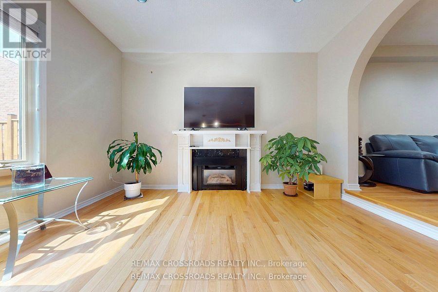 63 Baynards Lane, Richmond Hill, Ontario  L4C 9B6 - Photo 8 - N12423429